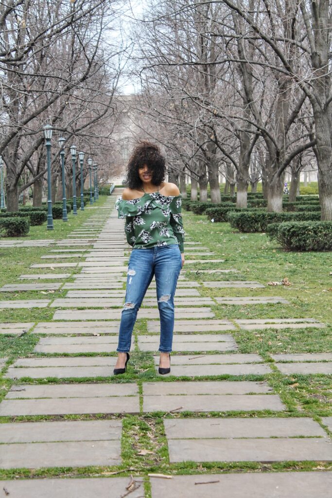 Jeans for Curvy Girls, Denim for Curvy Girls, are girlfriend jeans flattering, do girlfriend jeans or boyfriend jeans fit better, best girlfriend jeans, what are girlfriend jeans, how to style girlfriend jeans, what are girlfriend jeans, how do you wear girlfriend jeans,